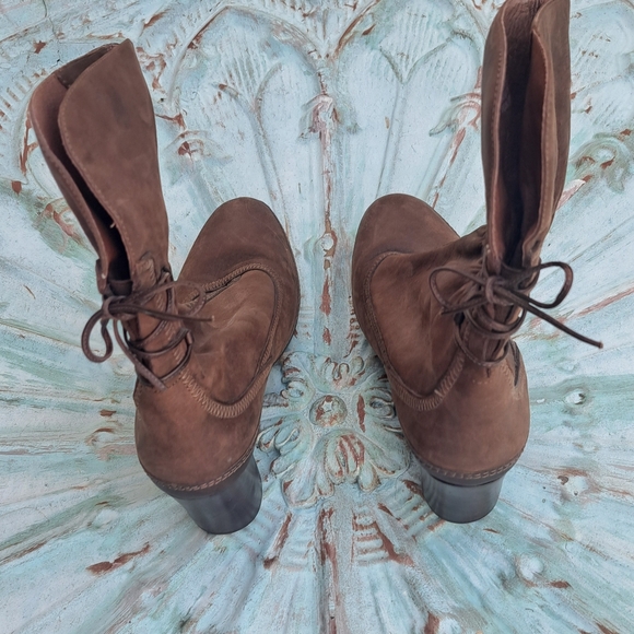 😃CLARKS ARTISAN LEATHER BOOTS NWOT - Picture 3 of 11